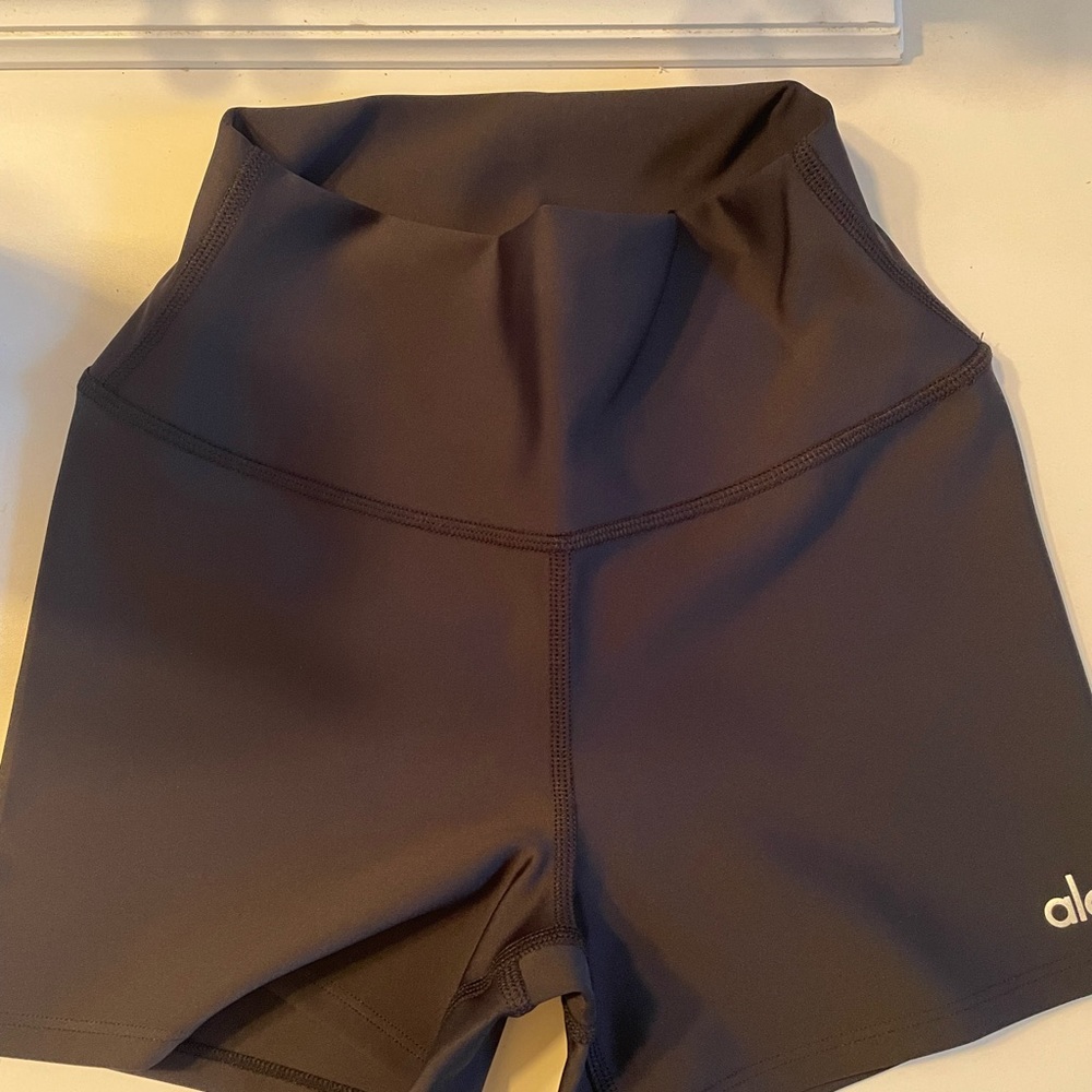 alo yoga shorts